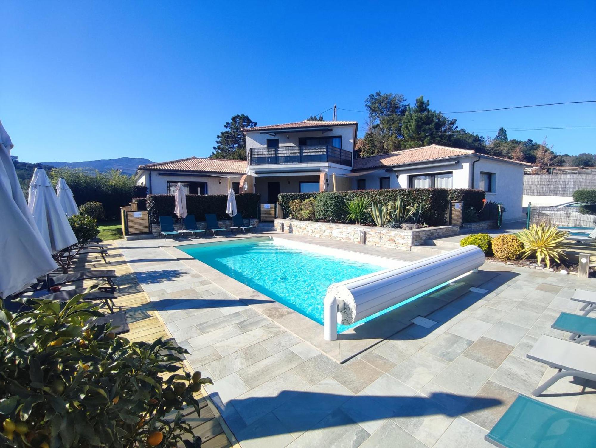 Cote Et Mer - Appartement Haut Standing Dans Villa Avec Piscine Et Vue Mer Taglio-Isolaccio Extérieur photo