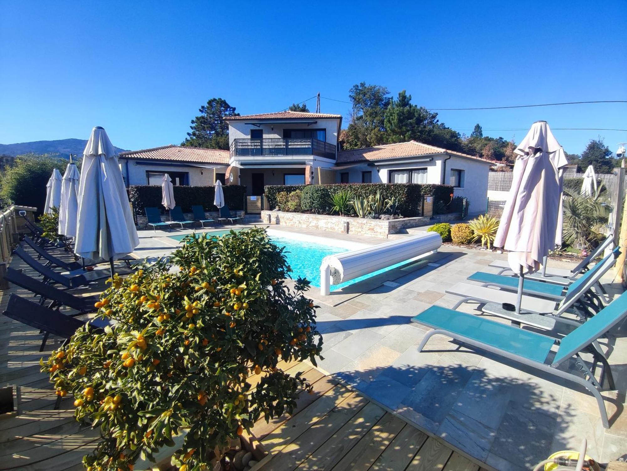 Cote Et Mer - Appartement Haut Standing Dans Villa Avec Piscine Et Vue Mer Taglio-Isolaccio Extérieur photo