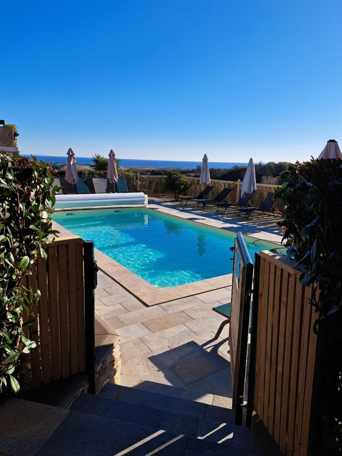 Cote Et Mer - Appartement Haut Standing Dans Villa Avec Piscine Et Vue Mer Taglio-Isolaccio Extérieur photo
