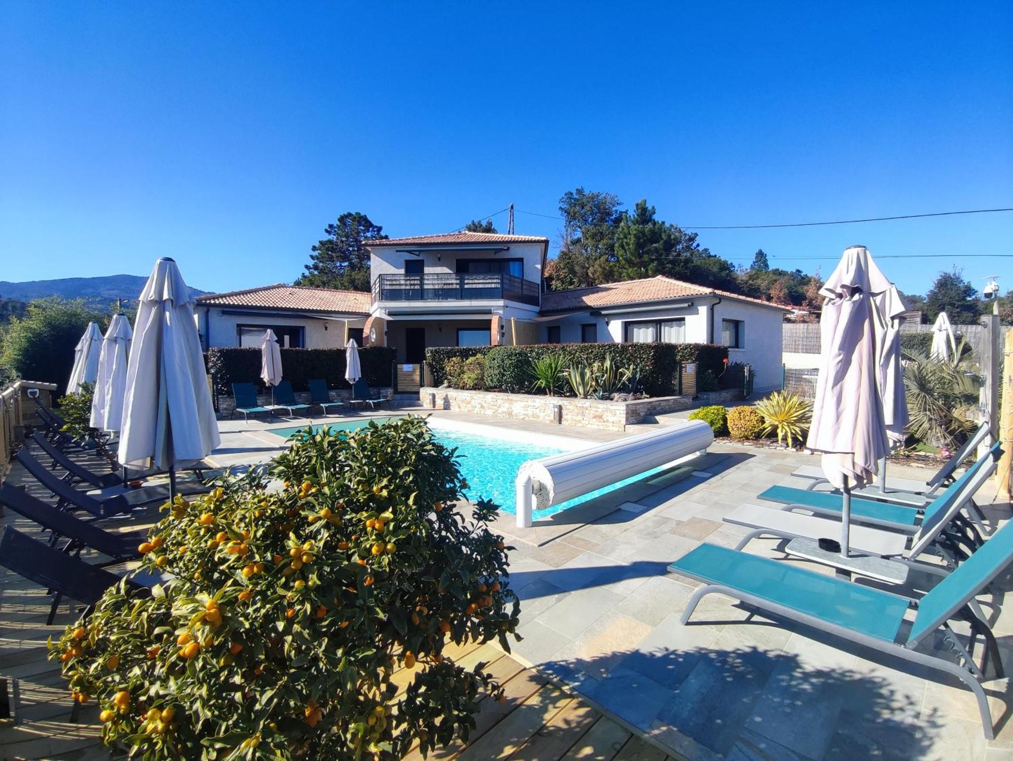 Cote Et Mer - Appartement Haut Standing Dans Villa Avec Piscine Et Vue Mer Taglio-Isolaccio Extérieur photo